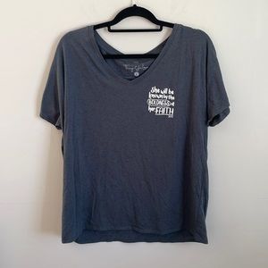 “She Will Be Known By The Boldness of Her Faith” Graphic Religious Shirt L